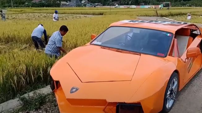 VIRAL Petani Aceh Angkut Padi Pakai Lamborghini, Sultan dan Raja Lewat!