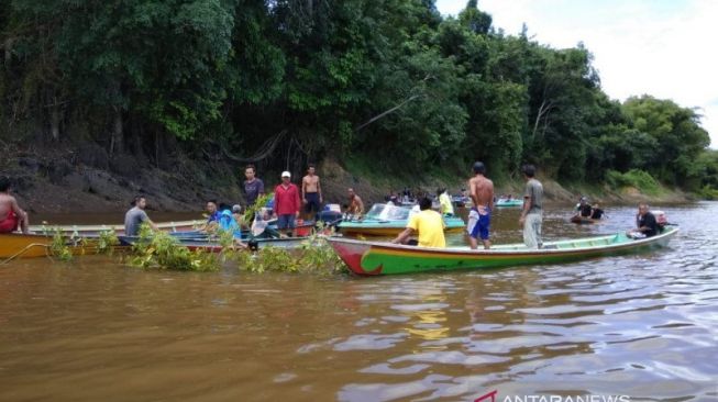 Andreas Bijan Tenggelam di Sungai Kapuas Masih Hilang