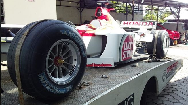 Mobil F1 Bar Honda 005 2003 (Facebook)