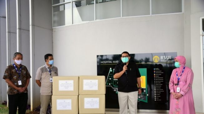 BKSAP DPR Serahkan Masker dari Parlemen Vietnam ke RSUI