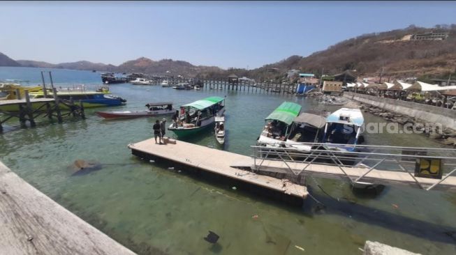 Dampak Pandemi Covid-19, Perahu Wisata di Labuan Bajo Tenggelam