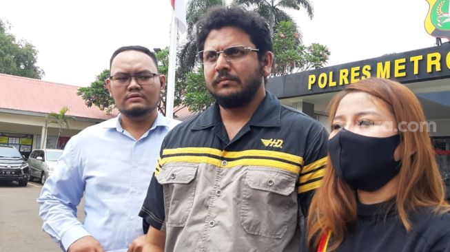 Kasus dengan Adik Angel Lelga, Adik Vicky Prasetyo Sambangi Polres Bekasi