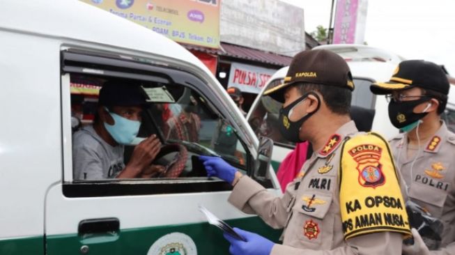 Tekan Penularan Corona, Polda Kaltim dan Kodam VI Mulawarman Bagikan Masker