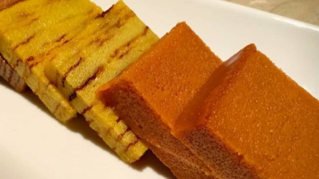 Kue delapan jam merupakan kue khas kota Palembang