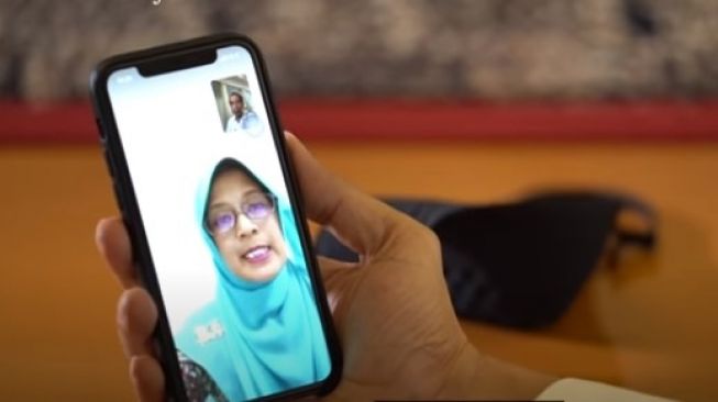 Cerita Buk Rika, Guru Viral Video Call dengan Jokowi, Dikira Kena Prank