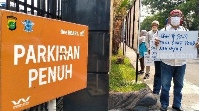 Dugaan Pungli Jenguk Tahanan oleh Oknum, Keluarga Geruduk Polrestro Tangkot