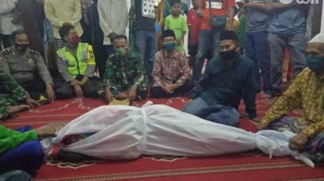 Dituduh Santet Tetangga, Warga Sampang Ini Disumpah Pocong