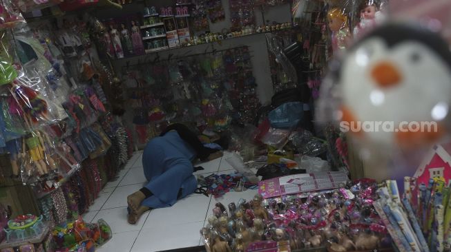 Omzet Menurun, Pedagang Pasar Gembrong Keluhkan PSBB Total