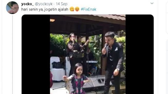 Tangkapan layar Gadis cilik yang berjoget tanpa beban mengikuti irama kendang lagu dangdut. (Twitter/@yockoyk)