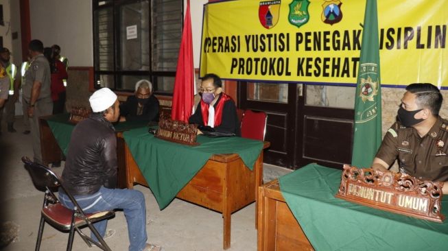 Tak Bermasker Sanksinya Nyanyi Indonesia Raya dan Menghafal Pancasila