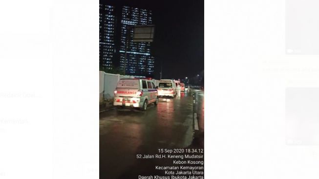 Antrean ambulans di Wisma Atlet (ist)