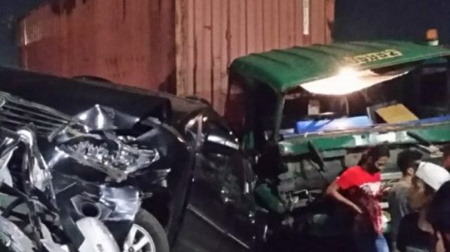 Brakk! Tabrakan Beruntun di Cilincing, Dua Truk Trailer Ringsek