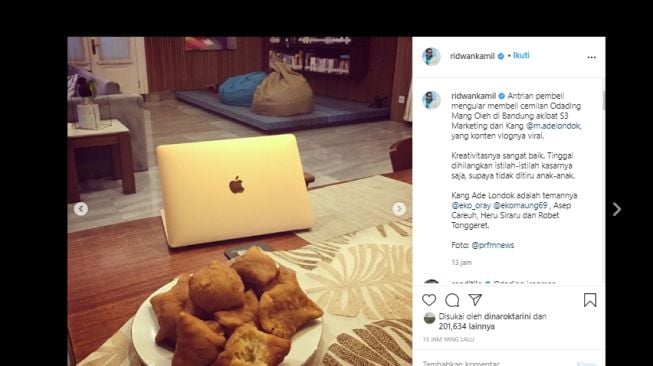 Odading Mang Oleh Viral, Ridwan Kamil Sampai Rela Bawa Pulang ke Rumah. (Instagram/@ridwankamil)