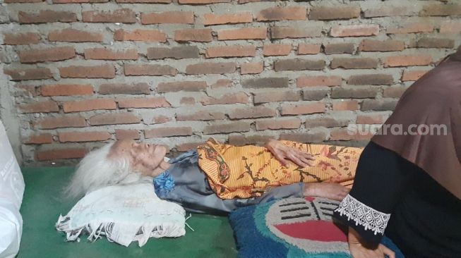 Berusia Lebih Dari 100 Tahun, Nenek Wartinah Masih Rajin Bershalawat