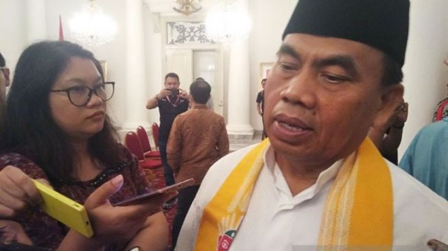Sekretaris Daerah DKI Jakarta Saefullah saat ditemui wartawan di Balai Kota Jakarta, Jumat (15/11/2019). (Antara/Ricky Prayoga)