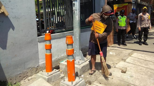 Tak Pakai Masker Disanksi Denda, Tak Punya Uang Pilih Nyapu Atau Push Up?