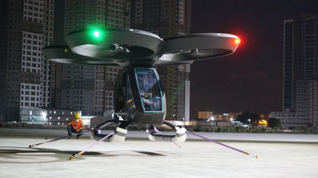 Mobil terbang pertama Turki "Cezeri" yang diproduksi di dalam negeri oleh pengembang platform udara Baykar, terlihat saat uji terbang pertamanya yang sukses di Istanbul, Turki pada 12 September 2020.  [Foto/Anadolu Agency]