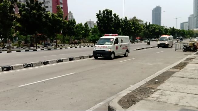 Cerita Saksi Mata Lihat Antrean Ambulans di Wisma Atlet