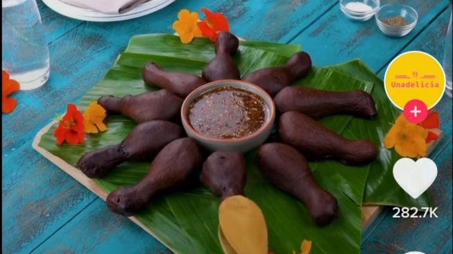 Ayam goreng saus cokelat. (Dok. TikTok)