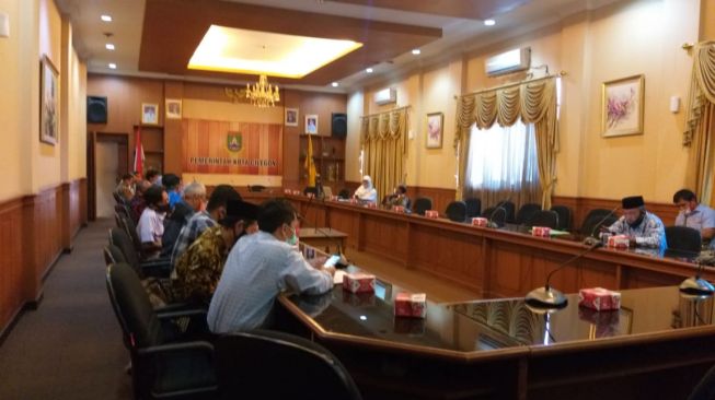 Warga Sampaikan Petisi Tolak Hiburan Malam dan Karaoke di JLS Cilegon