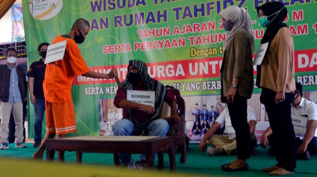 Alpin Peragakan 17 Adegan Penusukan Syekh Ali Jaber