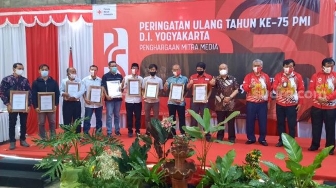 Berpartisipasi Cegah Covid-19, SuaraJogja.id Dapat Penghargaan PMI DIY