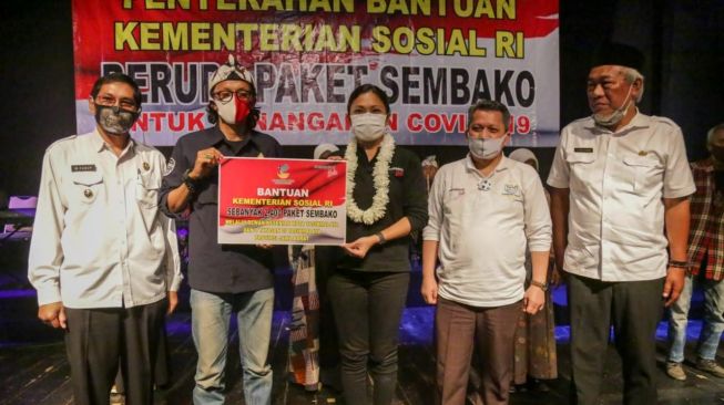 Kunjungi Kampung Naga, Grace Batubara Ajak Warga Semangat Hadapi Covid-19