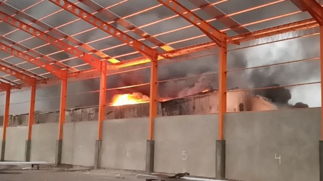 Pabrik Kasur Busa di Sukoharjo Ludes Terbakar