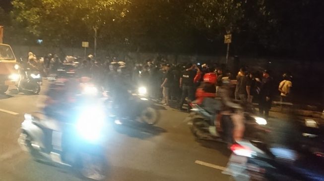 Mencekam! Bentrok Pecah di Tangerang, 2 Kelompok Massa Ngamuk Saling Serang