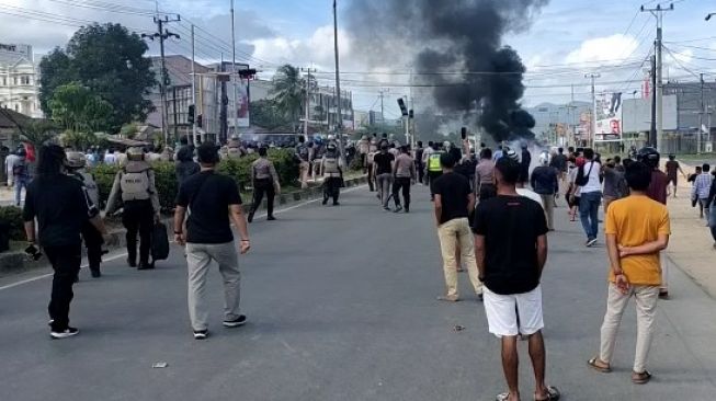 Unjuk Rasa di Kendari Ricuh, Sejumlah Ruas Jalan Ditutup