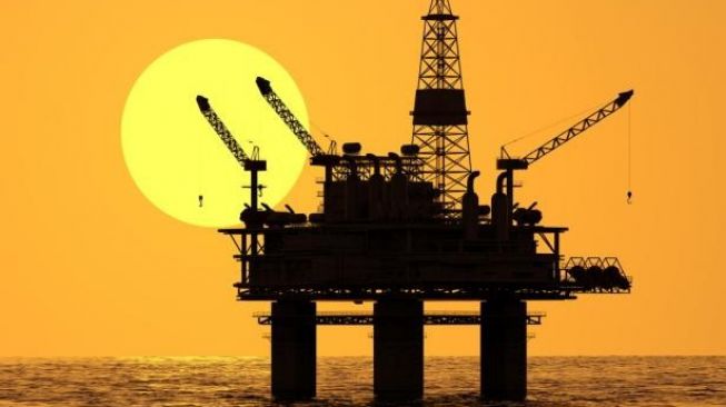 Stok Menipis, Harga Minyak Dunia Melesat Hingga 4 Persen