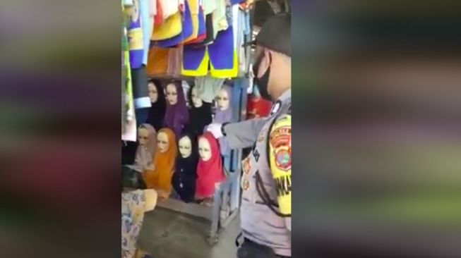 Viral Video Polisi Marahi dan Suruh Push Up Manekin Sebab Tak Pakai Masker
