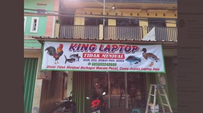 Kudu Jeli! Spanduk Penjual Laptop Ini Bikin Warganet Tertipu