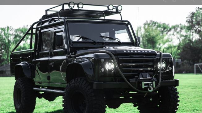 Land Rover Defender bekas militer Turki (Carcoops)