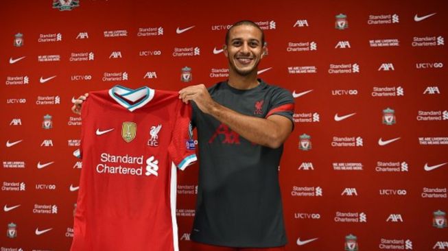 Gabung Liverpool, Thiago Alcantara Terkenang Dua Kunjungannya ke Anfield