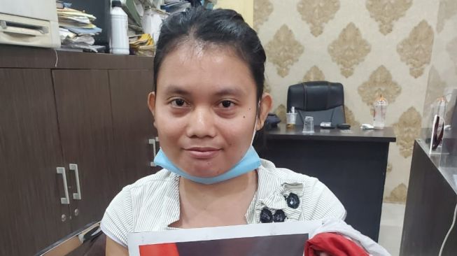 Wanita Cuci Bendera Merah Putih Pakai Sikat WC Ditangkap, Begini Tampangnya