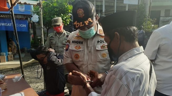 Pelanggar tidak Pakai Masker Diborgol, Satpol PP Bogor Sebut Itu Bercanda