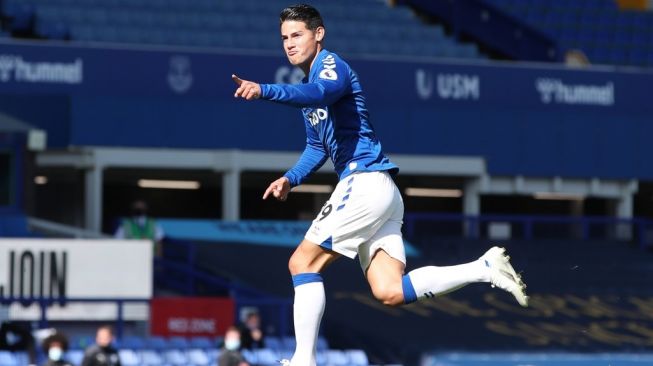 Selebrasi gelandang Everton, James Rodriguez, usai mencetak gol ke gawang West Brom, Minggu (20/9/2020). (Nick Potts/AFP).