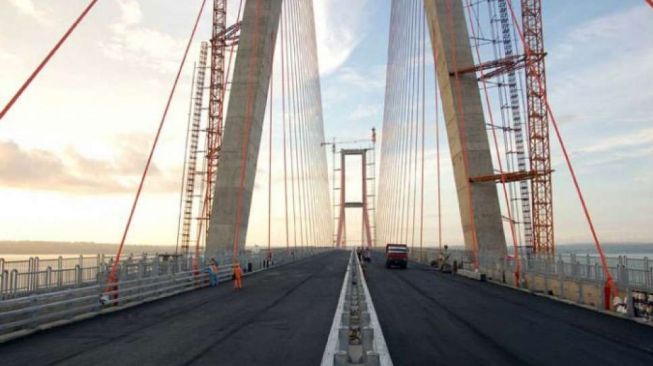 Jembatan Bahtera Sriwijaya diprediksikan akan memiliki panjang tiga kali panjang jembatan Suramadu.