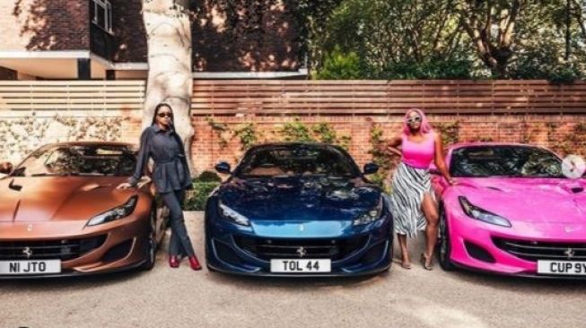 Pebisnis Nigeria Femi Otedola Beli Ferrari untuk Tiga Putrinya 