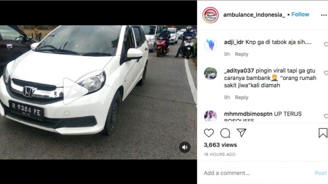 Tangkapan layar Mobil mobilio yang menghalangi Ambulan Banyumas (Instagram/@ambulance_indonesia)