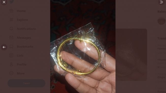 Postingan warganet membeli cincin yang datang ini. [Twitter]