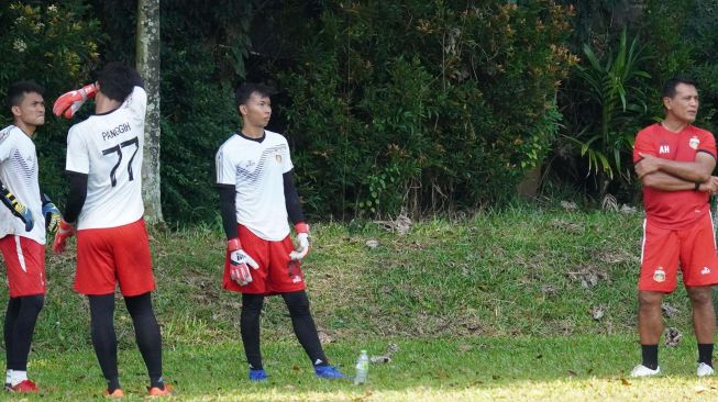 Tiga Kiper Bhayangkara FC sedang berlatih (dok. Bhayangkara FC)