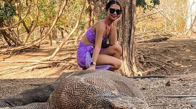 Soraya Rasyid berlibur di Pulau Komodo. [Instagram]