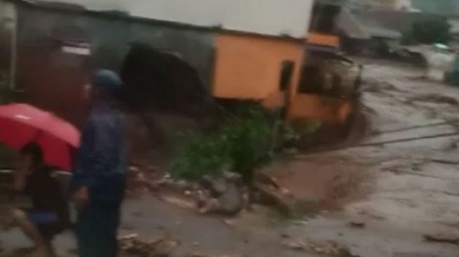 Banjir Bandang Sukabumi: 3 Orang Hanyut, 20 Orang Luka-luka