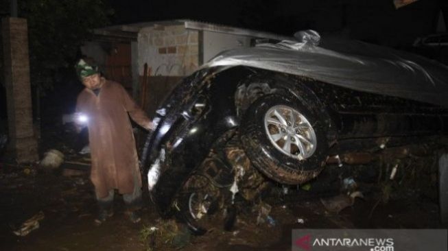 Mobil Terseret Banjir Bandang Sukabumi, Pemicunya Gelombang Rossby