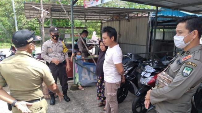 Razia Masker, Belasan Warga di Sengkuang Ditegur Petugas
