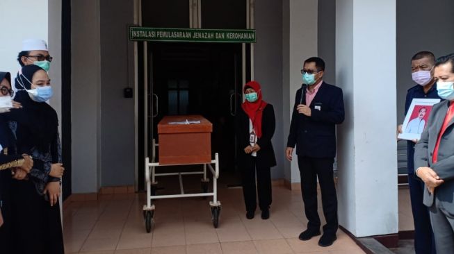 Proses pelepasan jenazah pegawai RSUP Muhammad Husein Palembang (dok. RSMH)