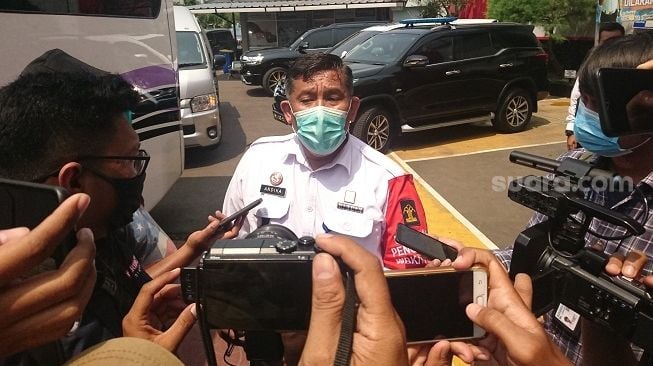 Kepala Kantor Wilayah Kemenkum Ham Banten, Andika Dwi Prasetya usai mendampingi rombongan anggota Komisi III DPR RI yang meninjau Lapas Klas 1 Tangerang terkait kaburnya napi asal China, Cai Changpan, Rabu (23/9/2020). [Suara.com/Irfan Maulana]