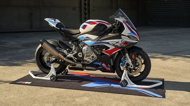 BMW M 1000 RR adalah model M perdana dari BMW Motorrad yang berbasis S 1000 RR lansiran 2020.[BMW].